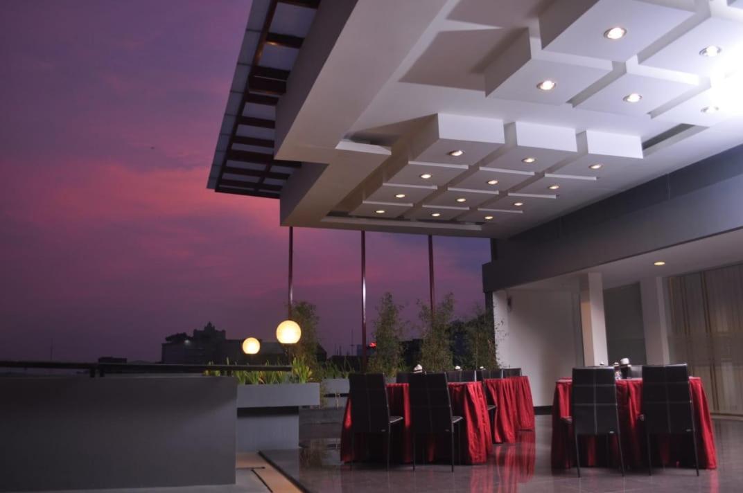 Scarlet Kebon Kawung Hotel Bandung Exterior foto