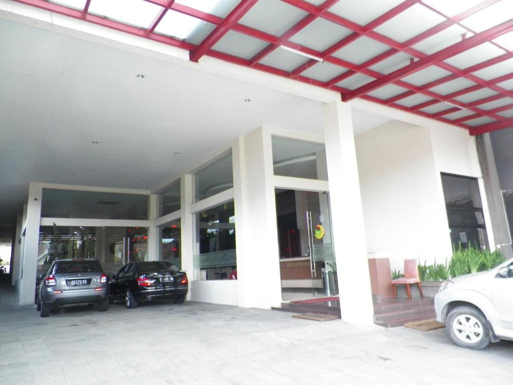 Scarlet Kebon Kawung Hotel Bandung Exterior foto